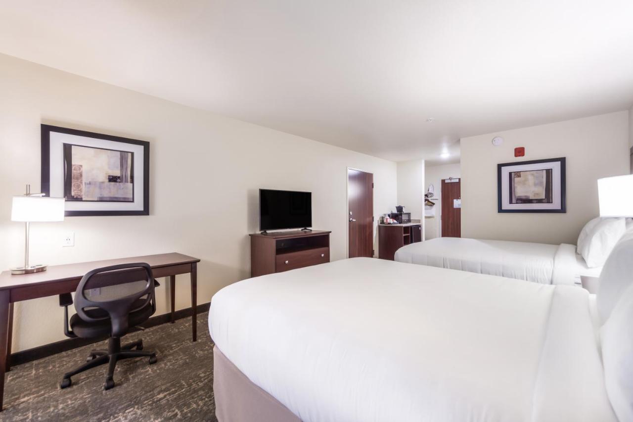 Cobblestone Inn & Suites-Fremont Luaran gambar