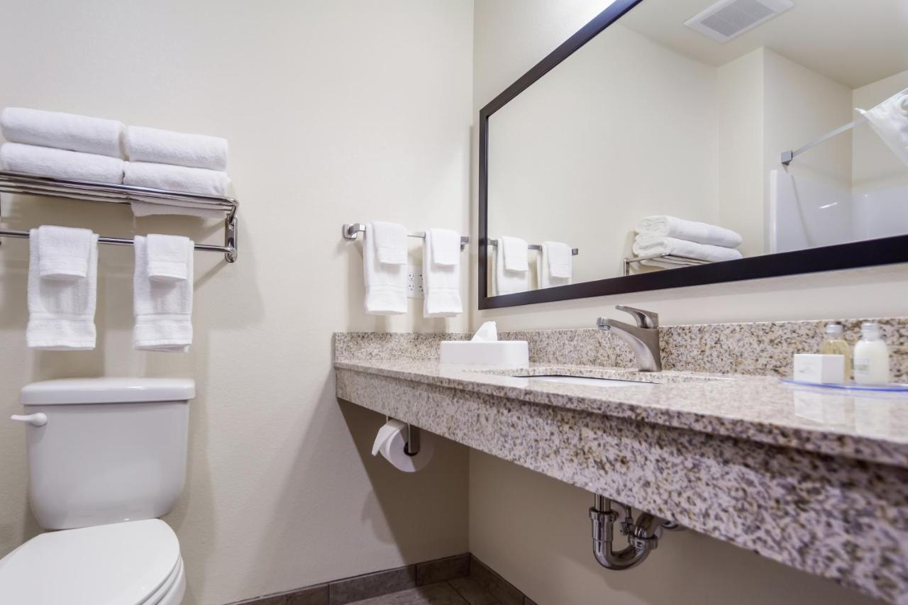 Cobblestone Inn & Suites-Fremont Luaran gambar