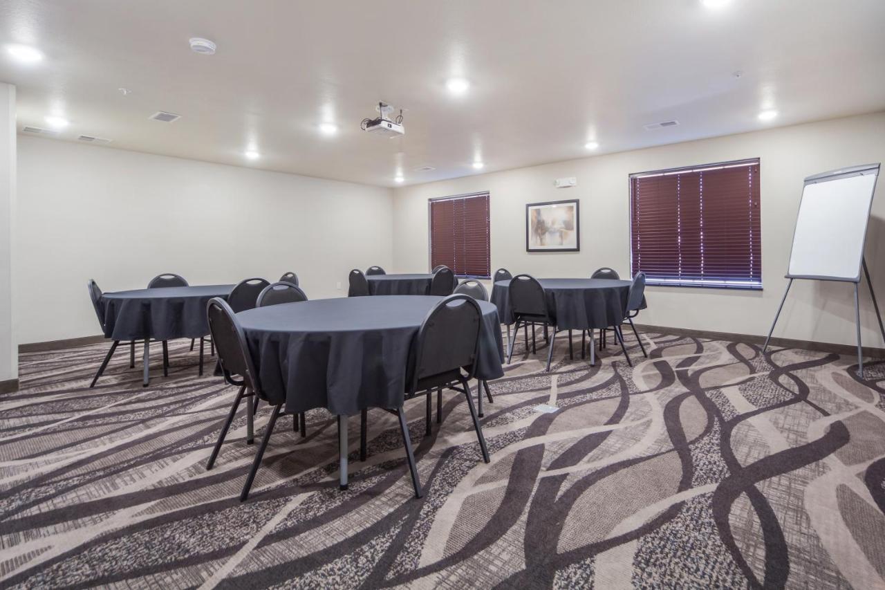 Cobblestone Inn & Suites-Fremont Luaran gambar