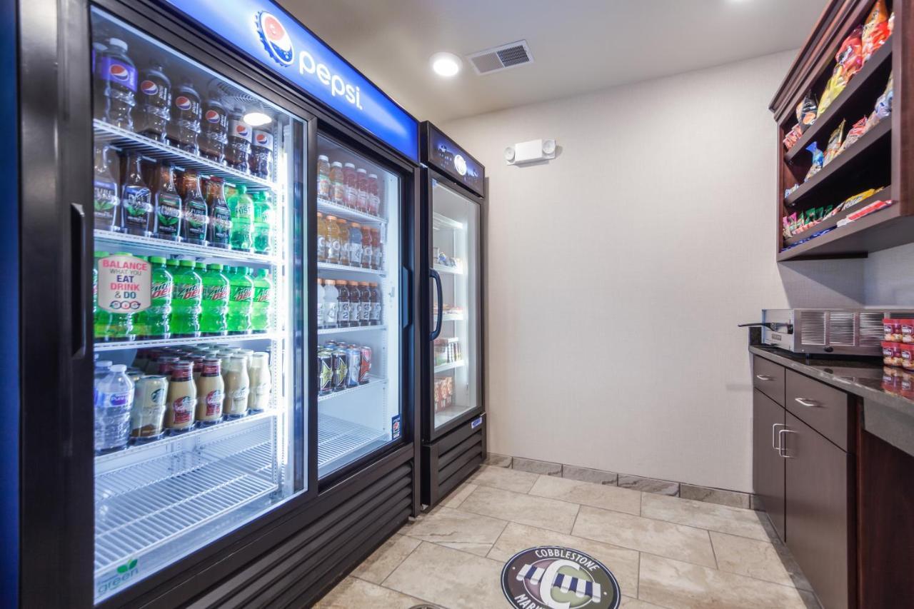 Cobblestone Inn & Suites-Fremont Luaran gambar
