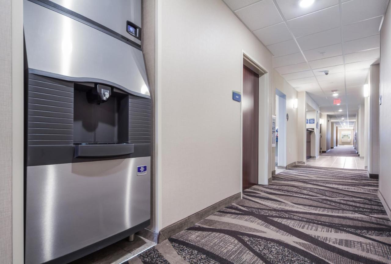 Cobblestone Inn & Suites-Fremont Luaran gambar