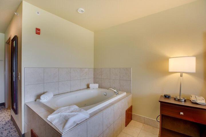Cobblestone Inn & Suites-Fremont Luaran gambar